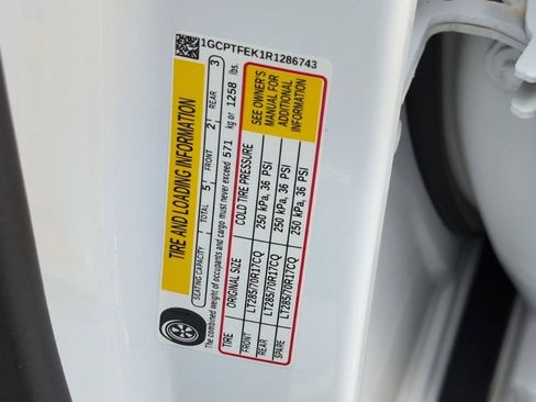 Used 2024 Chevrolet Colorado ZR2 w/ ZR2 Convenience Package III AWD/4WD image 17