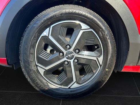 Used 2023 Kia Niro EX FWD image 9