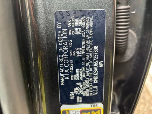Used 2025 Kia Soul LX w/ LX Technology Package FWD image 27