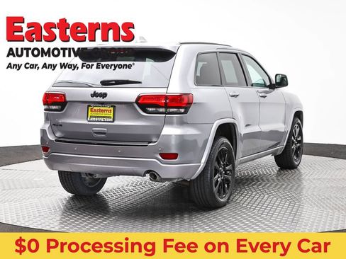 Used 2017 Jeep Grand Cherokee Laredo AWD/4WD image 5