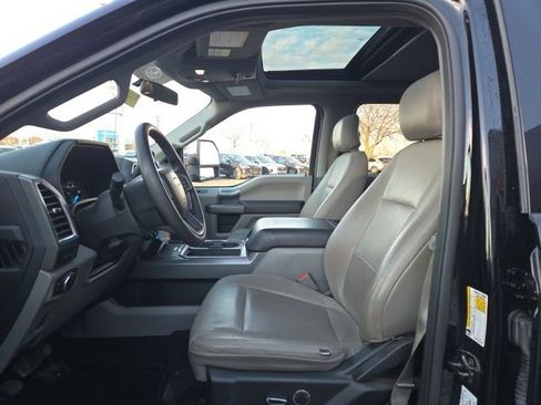 Used 2017 Ford F250 XLT w/ XLT Premium Package image 23