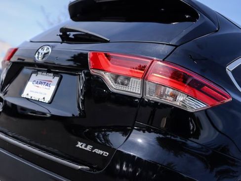 Used 2019 Toyota Highlander XLE AWD/4WD image 17