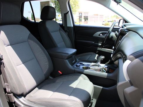 Used 2020 Chevrolet Traverse LT w/ Driver Confidence II Package AWD/4WD image 27