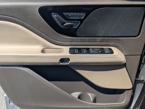 Used 2023 Lincoln Aviator 2WD image 28