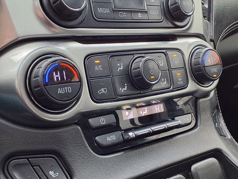 Used 2018 Chevrolet Suburban LT w/ LT Signature Package image 25