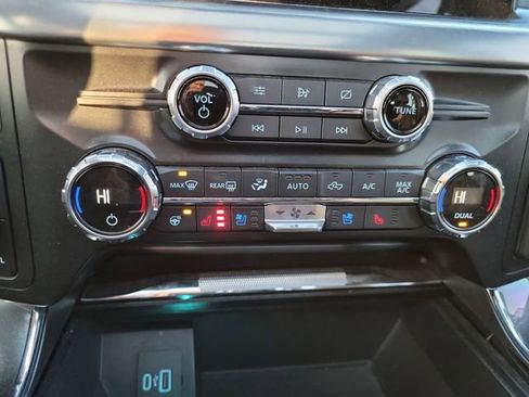 Used 2021 Ford F150 Lariat w/ Equipment Group 502A High image 19