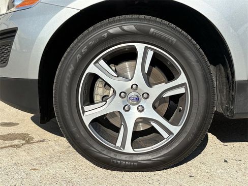 Used 2011 Volvo XC60 T6 image 9