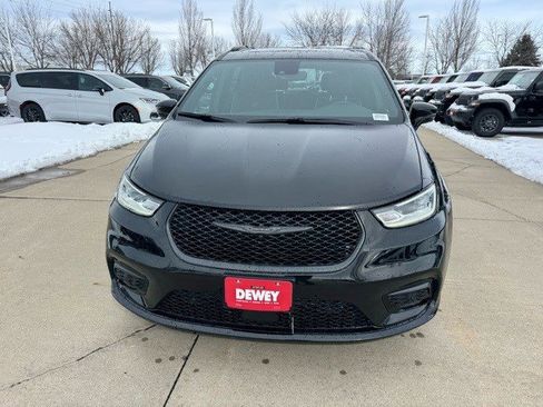 New 2026 Chrysler Pacifica Limited image 2