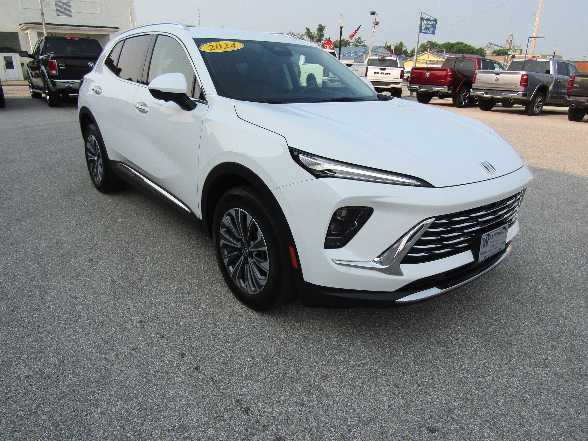 Used 2024 Buick Envision Preferred AWD/4WD image 1