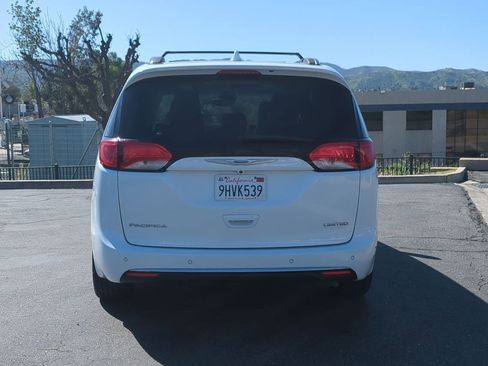 Used 2020 Chrysler Pacifica Limited w/ Tire & Wheel Group image 7
