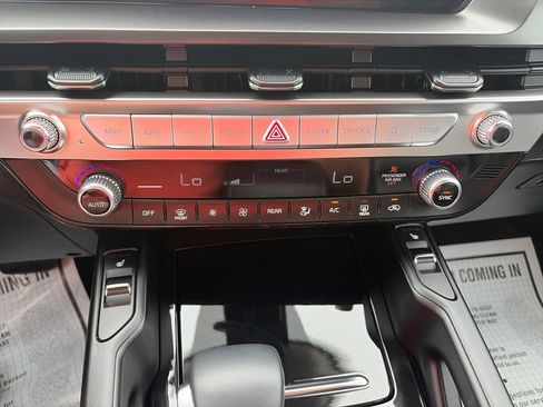 Used 2025 Kia Telluride S AWD/4WD image 18
