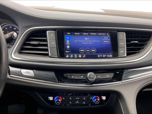 Used 2023 Buick Enclave Essence image 5