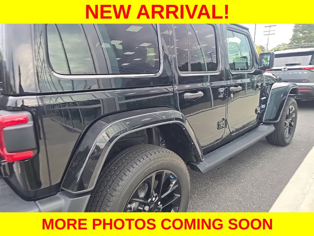 Used 2022 Jeep Wrangler Unlimited Sahara w/ Cold Weather Group AWD/4WD image 8