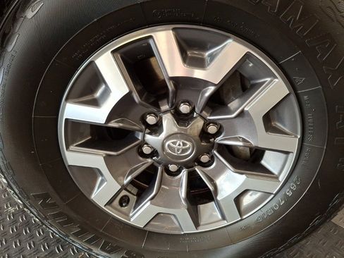 Used 2023 Toyota Tacoma TRD Off-Road image 4