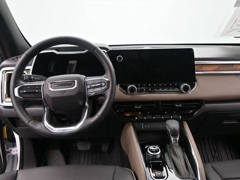 Used 2025 GMC Canyon Denali AWD/4WD image 25