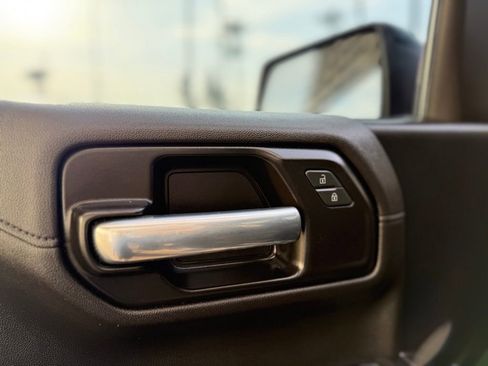 Used 2021 Chevrolet Silverado 1500 LT Trail Boss w/ Convenience Package II image 6