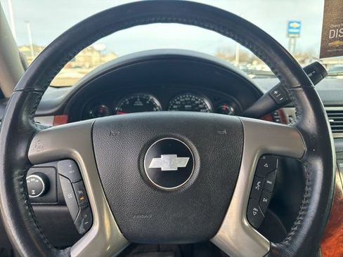 Used 2013 Chevrolet Suburban LT image 12