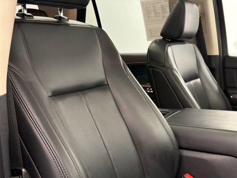 Used 2022 Ford Expedition XLT image 13