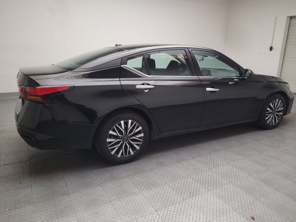 Used 2025 Nissan Altima 2.5 SV FWD image 10