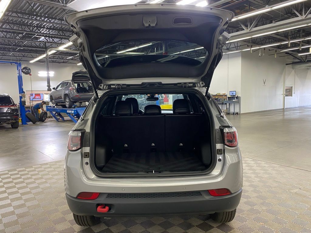 Used 2023 Jeep Compass Trailhawk AWD/4WD image 8