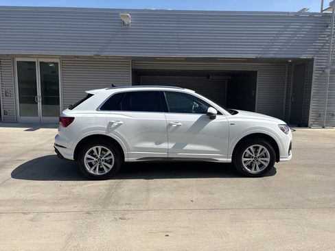 Used 2025 Audi Q3 2.0T Premium w/ Convenience Package image 4