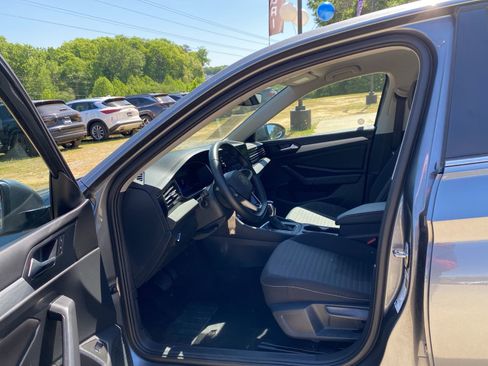 Used 2025 Volkswagen Jetta S image 9