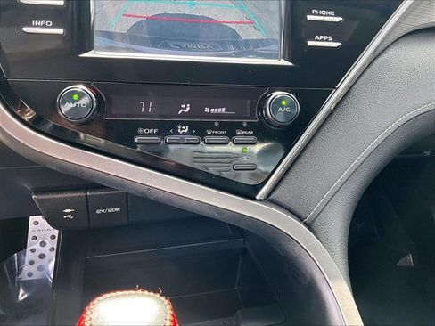 Used 2018 Toyota Camry SE image 20