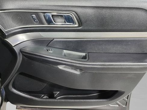 Used 2018 Ford Explorer XLT w/ Equipment Group 202A AWD/4WD image 27