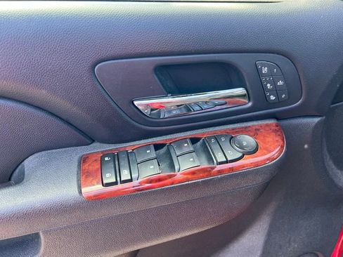 Used 2011 Chevrolet Avalanche LTZ image 15