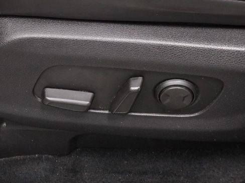 Used 2023 Kia Carnival EX FWD image 24
