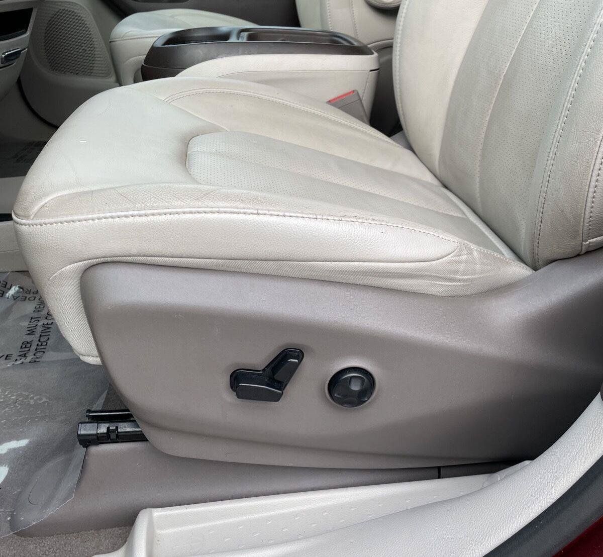 Used 2020 Chrysler Pacifica Touring-L FWD image 16