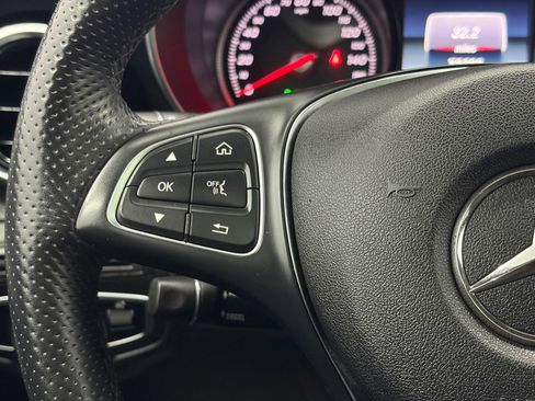 Used 2019 Mercedes-Benz GLC 300 4MATIC w/ Premium Package image 20