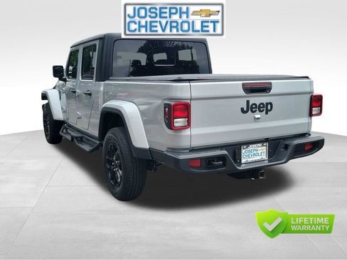 Used 2023 Jeep Gladiator Sport AWD/4WD image 3
