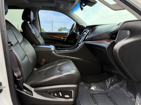 Used 2016 Cadillac Escalade Luxury RWD image 15