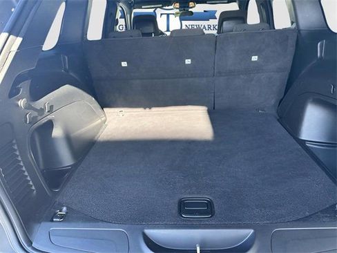 Used 2021 Jeep Grand Cherokee Laredo image 19