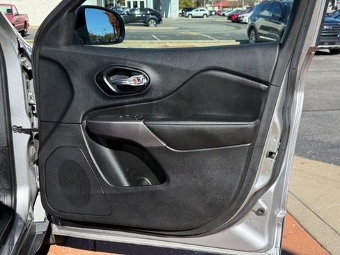 Used 2021 Jeep Cherokee Latitude image 19