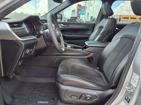 Used 2023 Jeep Grand Cherokee L Laredo RWD image 17