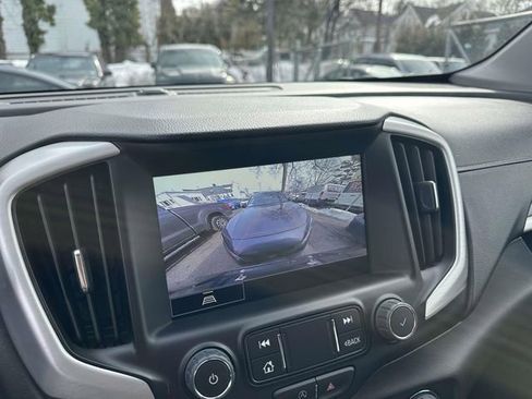 Used 2024 GMC Terrain SLT image 19