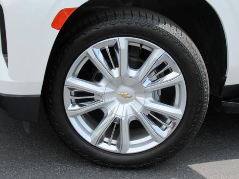 Certified 2022 Chevrolet Suburban High Country image 8