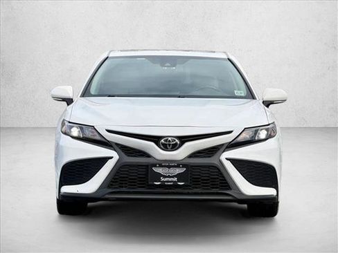 Used 2022 Toyota Camry SE image 2