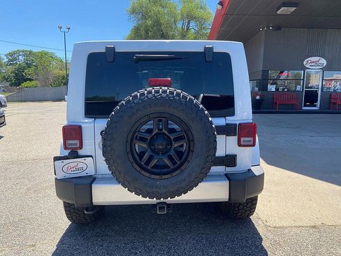 Used 2013 Jeep Wrangler Unlimited Sahara w/ Connectivity Group AWD/4WD image 3