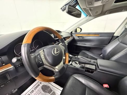 Used 2013 Lexus ES 300h w/ Luxury Pkg FWD image 6