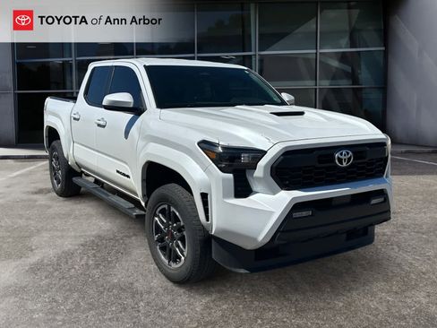 Used 2024 Toyota Tacoma TRD Sport AWD/4WD image 1