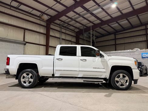 Used 2016 GMC Sierra 2500 Denali w/ Duramax Plus Package AWD/4WD image 4