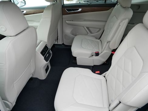 New 2026 Volkswagen Atlas SE image 8