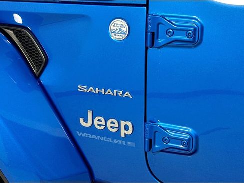 Used 2023 Jeep Wrangler Unlimited Sahara w/ Cold Weather Group AWD/4WD image 9