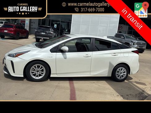 Used 2019 Toyota Prius LE FWD image 1