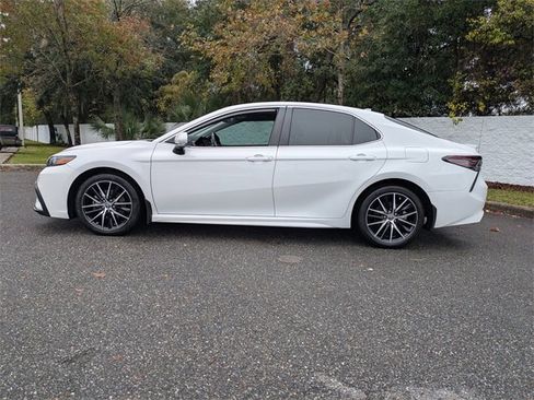 Used 2023 Toyota Camry SE image 6