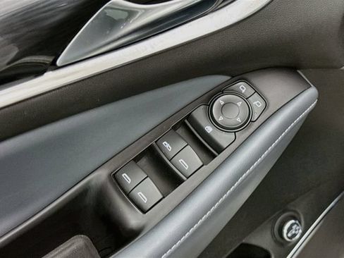 Used 2018 Buick Enclave Essence FWD image 18