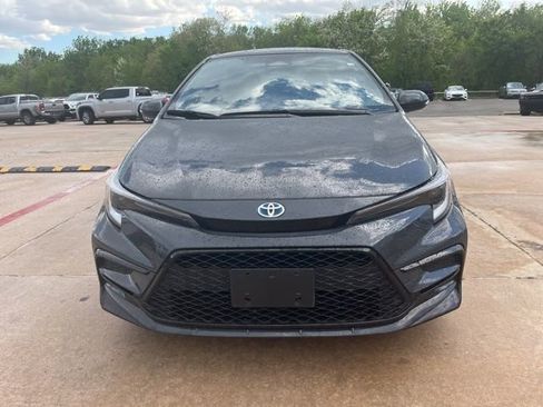 Used 2025 Toyota Corolla SE image 3